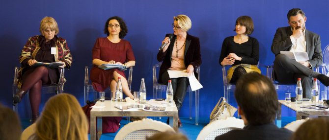 Muriel Domenach au sein du panel d'intervenants